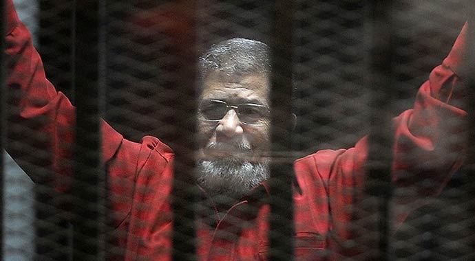 Mursi'nin duruşması ertelendi Mursi'nin duruşması ertelendi