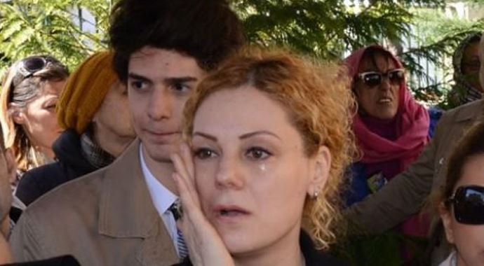 Kayahan'ın kızı dava açtı! Kayahan'ın kızı dava açtı!