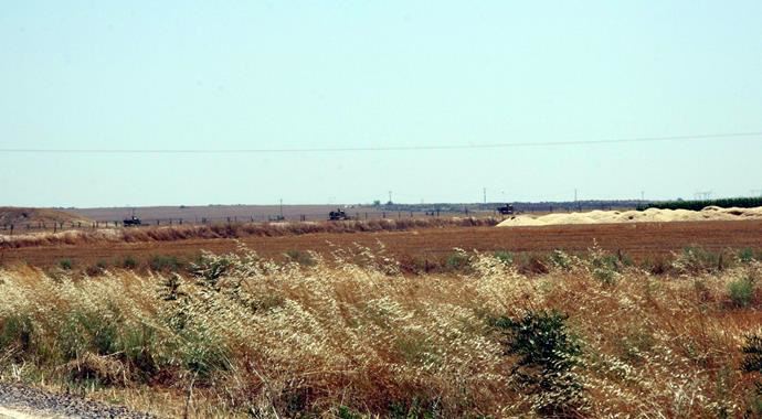 Sınırda tankların namluları IŞİD'e doğru çevrildi Sınırda tankların namluları IŞİD'e doğru çevrildi
