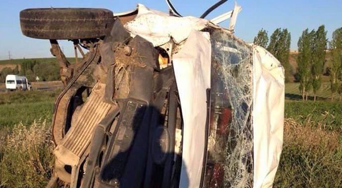 Yozgat'ta minibüs takla attı, 2 kişi öldü Yozgat'ta minibüs takla attı, 2 kişi öldü