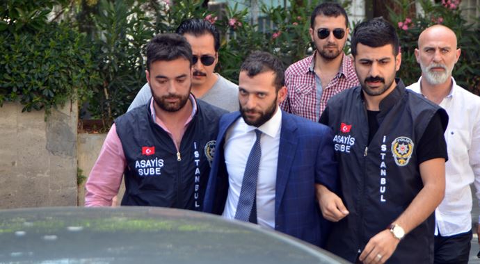 Onur Özbizerdik'ten 3 saat dayak yiyen sevgilisinden sürpriz karar Onur Özbizerdik'ten 3 saat dayak yiyen sevgilisinden sürpriz karar