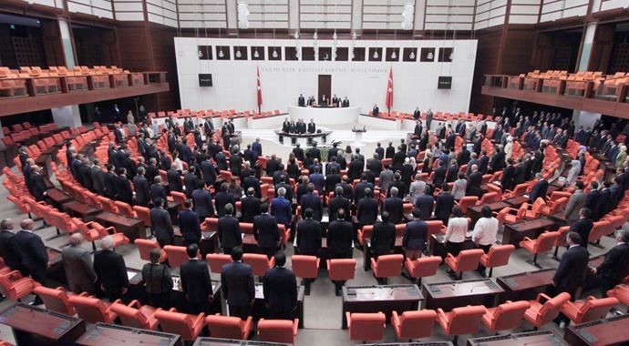 Meclis'te 'Divan' düğümü çözüldü Meclis'te 'Divan' düğümü çözüldü