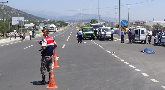 Önce yayaya sonra araca çarpıp takla attı, 1 ölü var