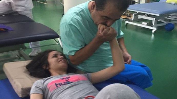 İbrahim Tatlıses Mutlu Kaya'yı ziyaret edip, elini öptü İbrahim Tatlıses Mutlu Kaya'yı ziyaret edip, elini öptü