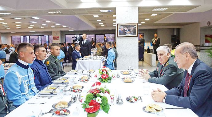 Saray&#039;da gurur nöbeti