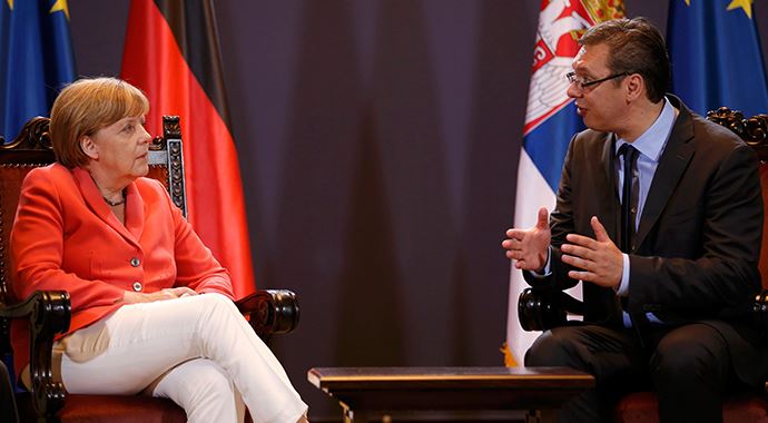 Merkel, Sırbistan Başbakanı Vuciç ile görüştü Merkel, Sırbistan Başbakanı Vuciç ile görüştü