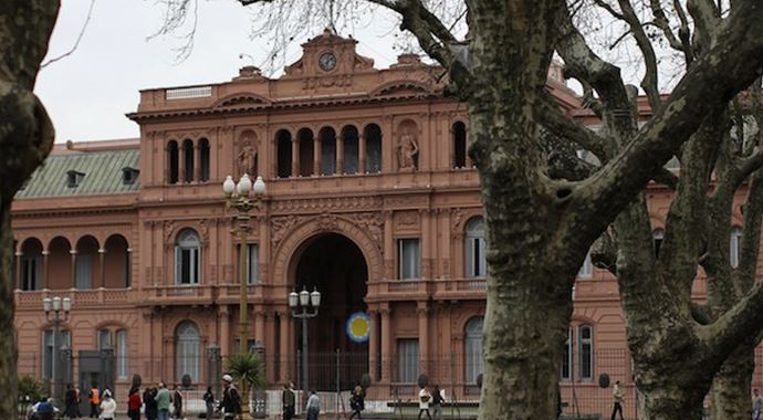 Arjantin&#039;de istihbarat teşkilatına mali kuruluşlara casusluk yetkisi
