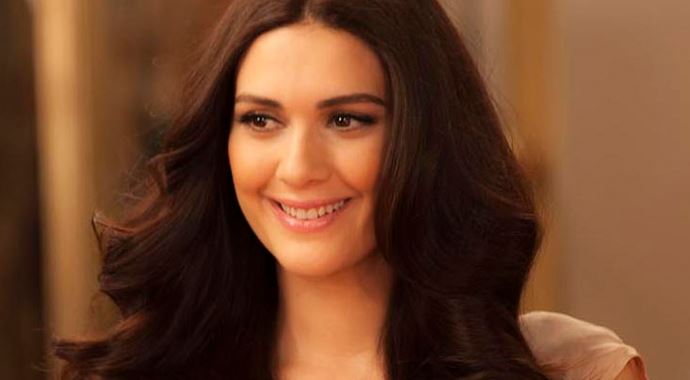 Bergüzar Korel dükkanını açtı Bergüzar Korel dükkanını açtı