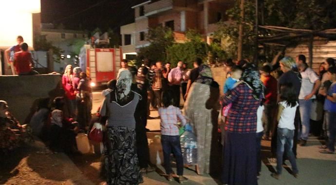 Mardin'de itfaiye aracını rehin aldılar Mardin'de itfaiye aracını rehin aldılar
