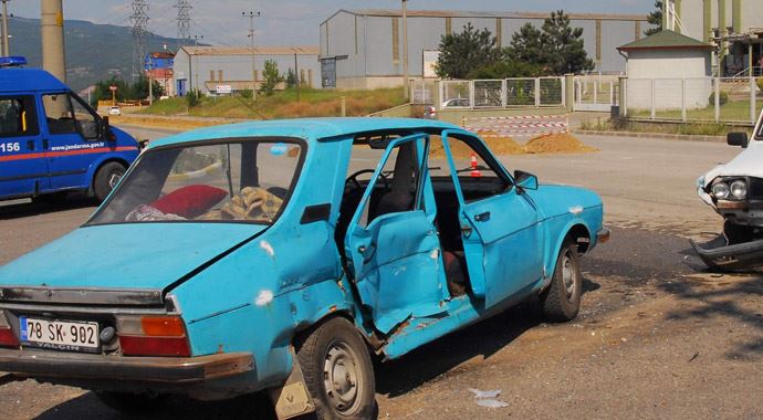 Karabük'te kaza! 6 kişi yaralandı Karabük'te kaza! 6 kişi yaralandı
