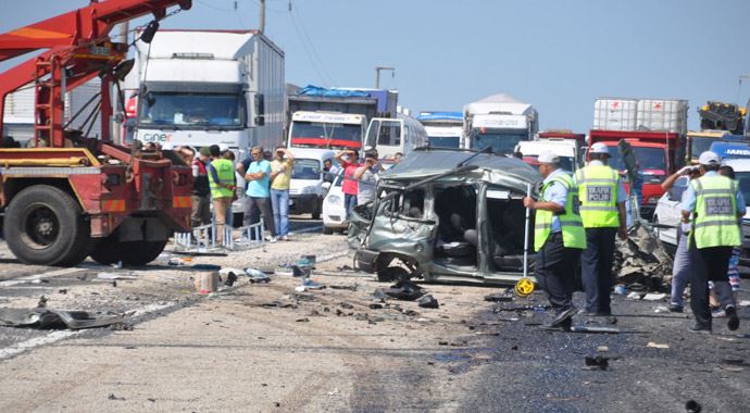 Tekirdağ'da feci kaza! 2 ölü, 2 yaralı Tekirdağ'da feci kaza! 2 ölü, 2 yaralı