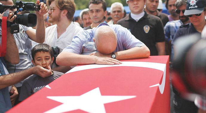 Arkadaşları için kendini siper etti Arkadaşları için kendini siper etti