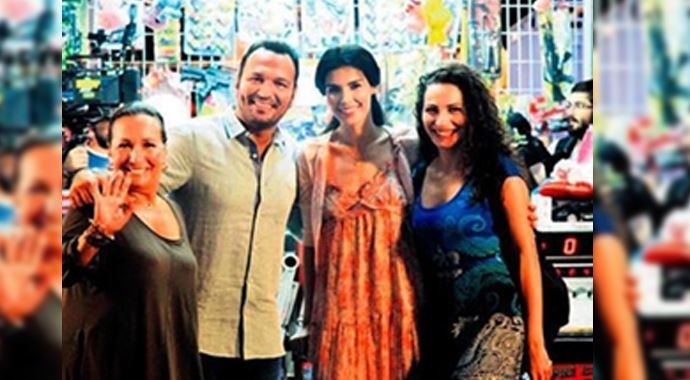 Ali Sunal'a annesinden sürpriz ziyaret Ali Sunal'a annesinden sürpriz ziyaret