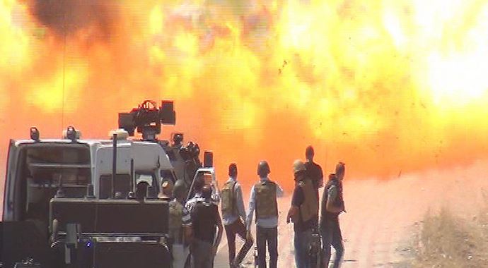 Batman-Diyarbakır yolunda bomba yüklü araç patlatıldı Batman-Diyarbakır yolunda bomba yüklü araç patlatıldı