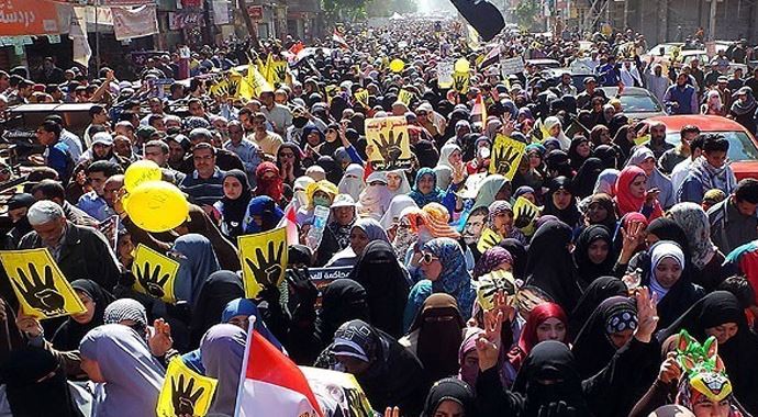 Mısır&#039;da halk darbe karşıtı gösteriler düzenledi