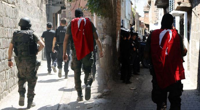 Diyarbakır'da Türk bayraklı operasyon Diyarbakır'da Türk bayraklı operasyon
