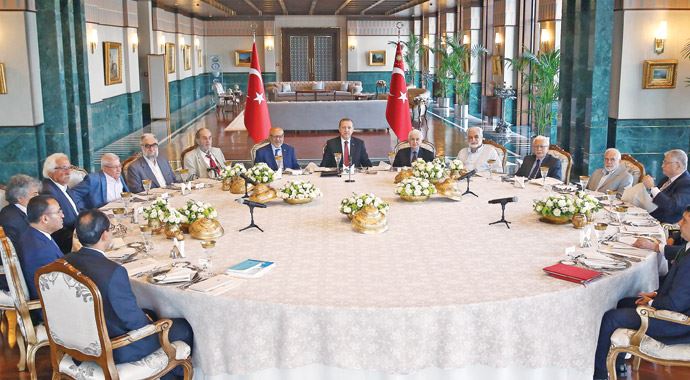 Cumhurbaşkanı Ekim&#039;de seçime işaret etti