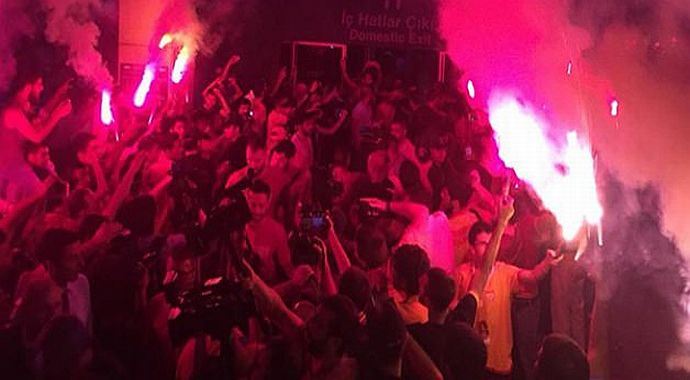 Galatasaray&#039;a çılgın karşılama!