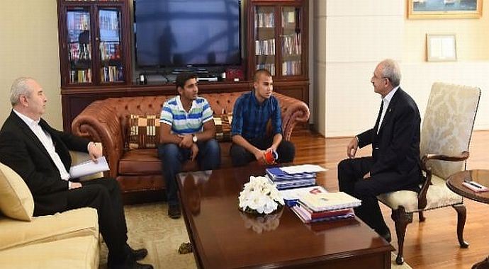 Kılıçdaroğlu liseli gençlerle buluştu