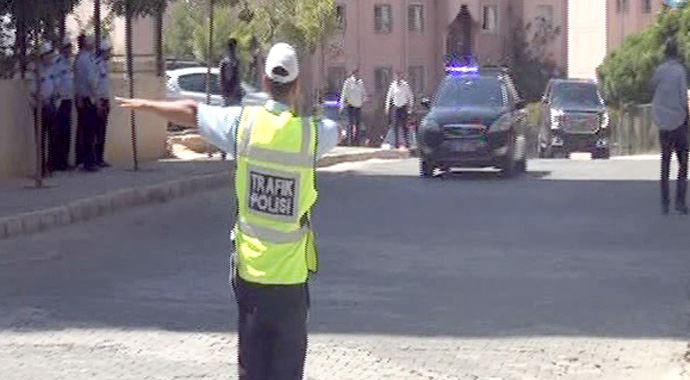 Başbakan Davutoğlu&#039;ndan şehit evine ziyaret