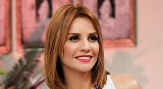 Esra Erol hastaneye kaldırıldı! Esra Erol hastaneye kaldırıldı!