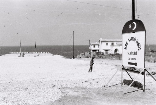 Türkiye, İngiltere ve Yunanistan'ın 1959'da imzaladığı Zürih ve Londra anlaşmalarıyla bu ülkelerin garantörlüğünde Türk ve Rum halklarının eşitliğine dayalı Kıbrıs Cumhuriyeti kuruldu.