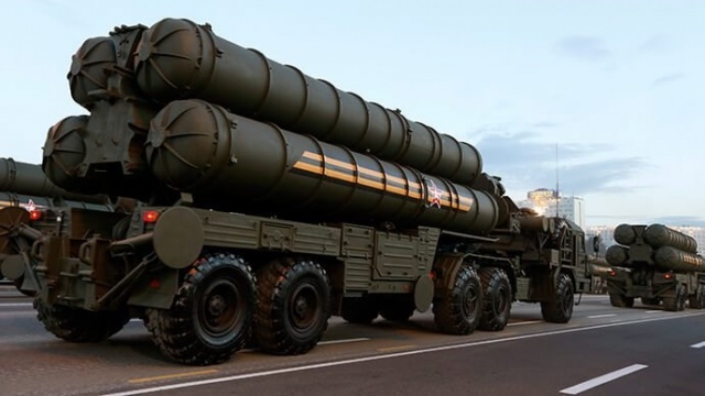 S-400, çok uzun menzilli 40N6 model füzeyle 400 kilometre, uzun menzilli 48N6 model füzeyle 250 kilometre, orta menzilli 9M96E2 model füzeyle 120 kilometre ve kısa menzilli 9M96E model füzeyle de 40 kilometredeki hedefleri vurabiliyor. 