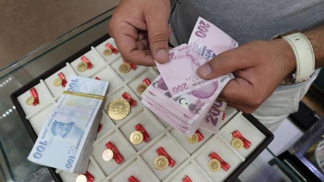 BIST 100 endeksi, en düşük 1.409,81, en yüksek 1.449,25 puanı gördükten sonra haftayı önceki hafta kapanışına göre yüzde 0,90 artarak 1.447,64 puandan tamamladı. Bu hafta ABD doları yüzde 1,01 değer kaybederek 8,54 liraya, euro da yüzde 0,99 azalarak 10,06 liraya geriledi.