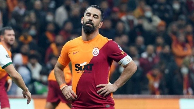 Maçın 1-0 Galatasaray mağlubiyetiyle sonuçlanması üzerine taraftarlar adeta çıldırdı.