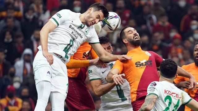 Galatasaray, Süper Toto Süper Lig'in ikinci yarısında ilk maçını kendi sahasında GZT Giresunspor ile oynadı.