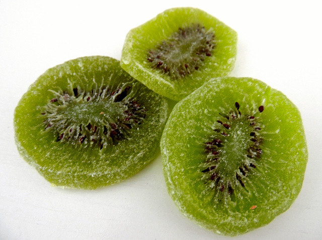 A ve C vitaminleri ile potasyum, kalsiyum, demir ve magnezyumdan çok zengindir. Besleyici değeri de çok yüksek tir. Yüksek lif içeriği bağırsak çalışmasında olumlu etki oluşturarak sindirimi kolaylaştırır. Bu durumda kabızlığı önler. Kan basıncını dengeler, tansiyon ve kolesterolü düşürür. Bağışıklık sistemini güçlendirir, nezle ve soğuk algınlığına, kansızlık ve mide rahatsızlıklarına da iyi gelir. Ayrıca cildi güzelleştirir.