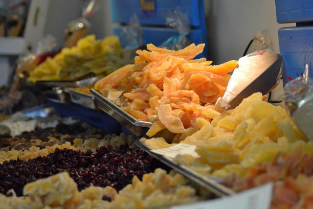 A, C ve E vitamini içeriği yüksek olan mangonun da sinirler, cilt güzelliği ve saçlar için çok faydalı olduğu ve aynı zamanda kanı temizlediği, sindirimi hızlandırdığı, kuvvetli antioksidan olan besinlerden bir tanesidir.