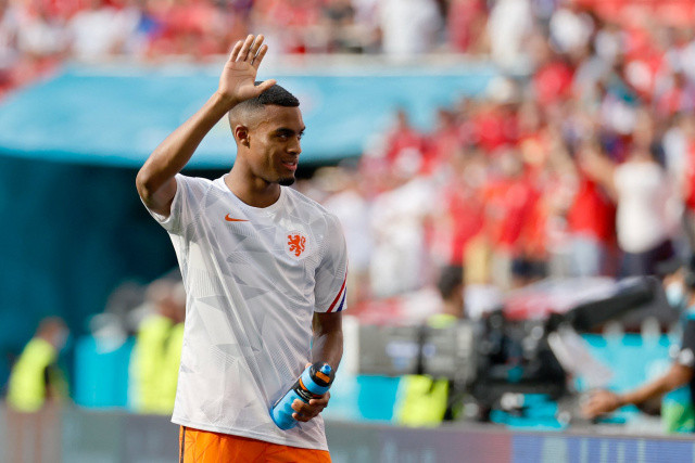 Ryan Gravenberch... Ajax'ın genç kanat forveti Bayern Münih'in yeni Robben'i olmaya geliyor. İmzalar atıldı. 20 yaşındaki futbolcu için 35 milyon euro ödenecek.