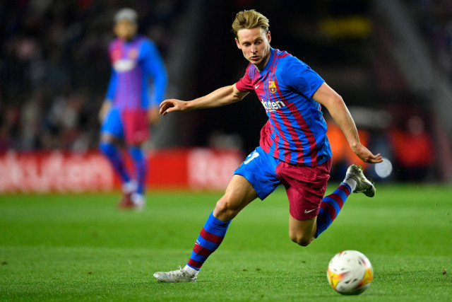 Frnakie de Jong... Barcelona'nın Hollandalı orta saha oyuncusu daha iyi bir kontrat istiyor, Katalan devi veremiyor. 25 yaşındaki yıldıza Manchester United talip.