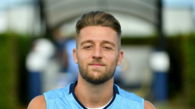 Sergej Milikovic-Savic... Lazio'nun 150 milyon euro istediği Sırp orta saha transfer olamadan yaşlandı! 27 yaşındaki futbolcunun piyasa değeri 70 milyon euro. Serie A'yabu yaz veda etmesi bekleniyor.