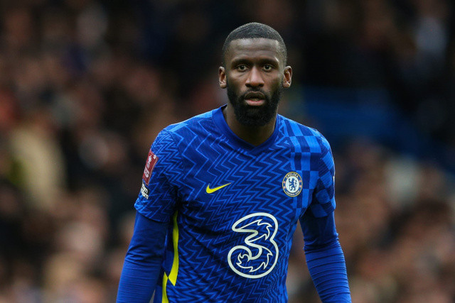 Antonio Rüdiger... Chelsea'den ayrılmaya karar veren Alman stoper Real Madrid'e imzayı attı. Transfer Devler Ligi finalinden sonra açıklanacak.
Real Madrid geçen sezon da David Alaba'yı bedavaya bitirmişti.