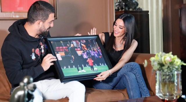 Galatasaray’ın Kaptanı Arda Turan, eşi Aslıhan Doğan Turan ile birlikte GS TV’de yayımlanan ’Sarayın Yıldızları’ programında konuştu. Çocuklarıyla beraber Ali Sami Yen Spor Kompleksi Nef Stadı’na çıktığında neler hissettiğini anlatan Turan,
