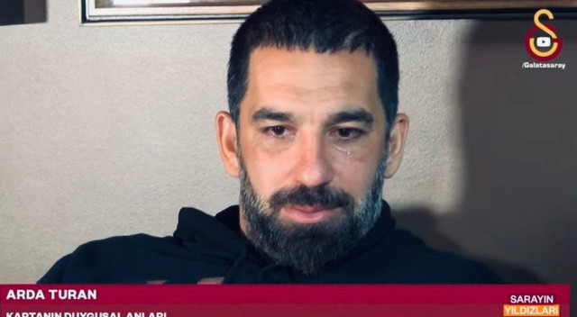 Takım arkadaşlarından gelen sürpriz mesajlar karşısında duygulanan Arda Turan,