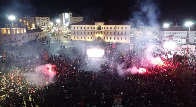 Tarihinde ilk kez Türkiye Kupası'nın sahibi olan Sivasaspor, Sivas’ı adeta coşkuya boğdu.