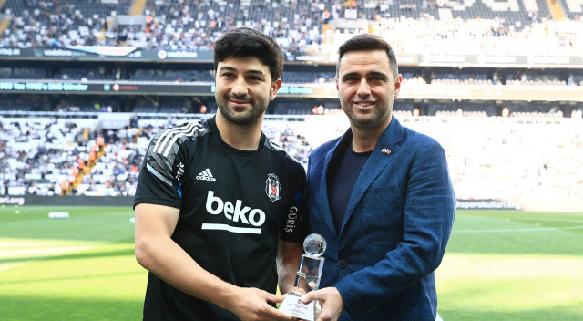 Güven Yalçın konusunda ise yeni bir gelişme yaşanmadı.

Beşiktaş formasıyla 100 maça çıkan milli futbolcunun sözleşme uzatma görüşmeleri tıkanmış durumda.