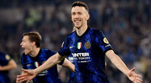 Ivan Perisic... İnter'le sözleşmesi sona eren 33 yaşındaki Hırvat kanat oyuncusu Tottenham Hotspur'a transfer oldu. Premier League ekibi için sağlık kontrolünden geçen Perisic'in bugün yarın açıklanması bekeniyor.