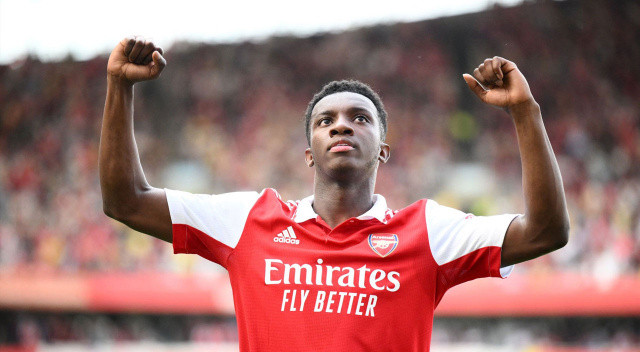 Eddie Nketiah... Transfer sezonu meşgul etmesi beklenen isimlerden biriydi ancak Arsenal onun sözleşmesini uzatma kararı aldı. Londra ekibi altyapısından yetişen 23 yaşındaki golcüyü takımda tuttu.