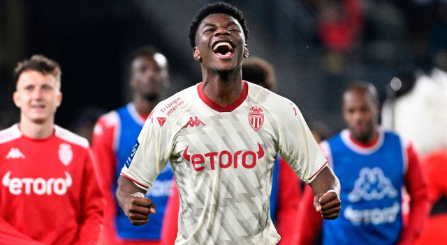 Aurelién Tchouaméni ... Monaco'nun potansiyelli orta saha oyuncusu 80 milyon euro bonservisle Real Madrid'e transfer oluyor. Görüşmelerde son aşamaya gelindiği rapor edildi.