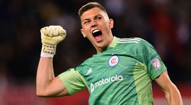 Gabriel Slonina... 2004 doğumlu Amerikalı kaleci Real Madrid'e transfer oluyor. Chicago Fire forması giyen Slonina, RM scout ekibinin yeni keşfi.