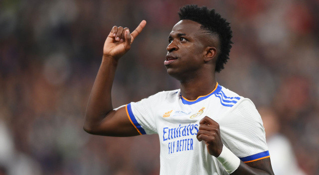Vinicius Jr... Real Madrid'in bu sezonki en etkili isimlerinden olan 21 yaşındaki Brezilyalı, 14. Devler Ligi zaferini getiren golü attı ve armayı öptü. Real Madrid onun sözleşmesini 2027'ye kadar uzatıp maaşını 3'e katladı.