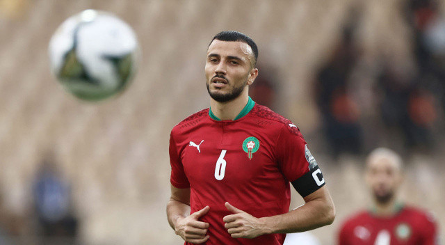 Romain Saiss hem stoper hem ön libero oynuyor.
181 maç ön libero, 4 maç da sol bek oynadı. Çok yönlü bir futbolcu olması ve sol ayaklı olması teknik direktör Valerien Ismael'i etkiledi.
Bonservisi elinde. Beşiktaş'ın 1 numaralı hedefi konumundaydı ve imzalar atılmak üzere.