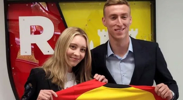 Kartal'ın forvet için adaylarından biri olan Sörloth transferi askıya alındı. Busca'da ise her şeye 1 günde değişti.
Polonyalı golcüyle Ceyhun Kazancı direkt görüşüp anlaşma sağladı. MLS kulübü New England'ın futbolcusunu Fransız ekibi Lens, Beşiktaş'ın verdiğinin iki katı teklif edince kabul edildi.
Oyuncu da beklemek istemedi ve Fransa'a imzayı attı.