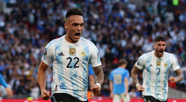 Luataro Martinez, İnter'de kalmak istediğini açıkladı. Arjantin'in dün gece İtalya'yı 3-0 yendiği Finalissimo maçında 1 gol atan 24 yaşındaki forvet, 2018 yazında transfer olduğu İtalyan devinde devam edecek.