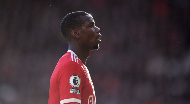 Paul Pogba... Manchester United'ın 2016 yazında Juventus'a 105 milyon euro bonservis bedeli ödeyerek transfer ettiği ve rekor kırdığı Fransız futbolcu boşa çıktı.
29 yaşındaki futbolcu United'a veda etti, Juventus'la masada...