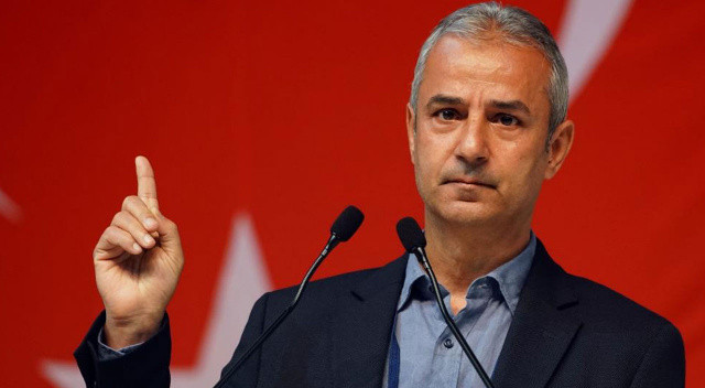 İsmail Kartal ise şöyle konuştu: “Ne söyleyeceğimi bilemiyorum. Divan başkanımız, başkanımıza yöneticilerime genel kurul üyelerimize camiama ve büyük Fenerbahçe taraftarına herkese merhaba diyorum. Ben hayatım boyunca Fenerbahçe’yi ailece izler, gerçekten çok seven bir aileyiz. Ben Fenerbahçeli İsmail Kartal olduysam bu arma sayesinde oldum. Fenerbahçe’nin armasının anlamı bence göründüğünden yazılandan çok daha büyüktür. Bunu okudukça Samandıra’da boş zamanlarımızda bu armanın renklerini tartışmasını yaptığımızda dünyada eşinin benzerinin olmadığı bir arma olduğunu gördük. Göreve geldiğim ilk gün oyuncularımla bir toplantı yaptım. Çok açık ve net. Ben duygularımı karşımdaki insana içten net bir şekilde aktarabilen bir insanım. Hayatım boyunca rol yapmadım yapamam. Onlara dedim ki ‘bizim bir borcumuz var’. Hepsi şaşırdı. ‘Bu borcu ödeyeceğiz’ dedim. Ben bunun için buraya geldim dedim. Durdular ve dediler ki ‘bu borç ne, kime borcumuz var.’ Taraftarı ve camiayı gösterdim. Öyle bir gün gelecek ki buraya 50 bin kişi gelecek bu gelen 50 bin kişi işte benim takımım, futbolcum bu, işte biz bu futbolu görmek istiyoruz.